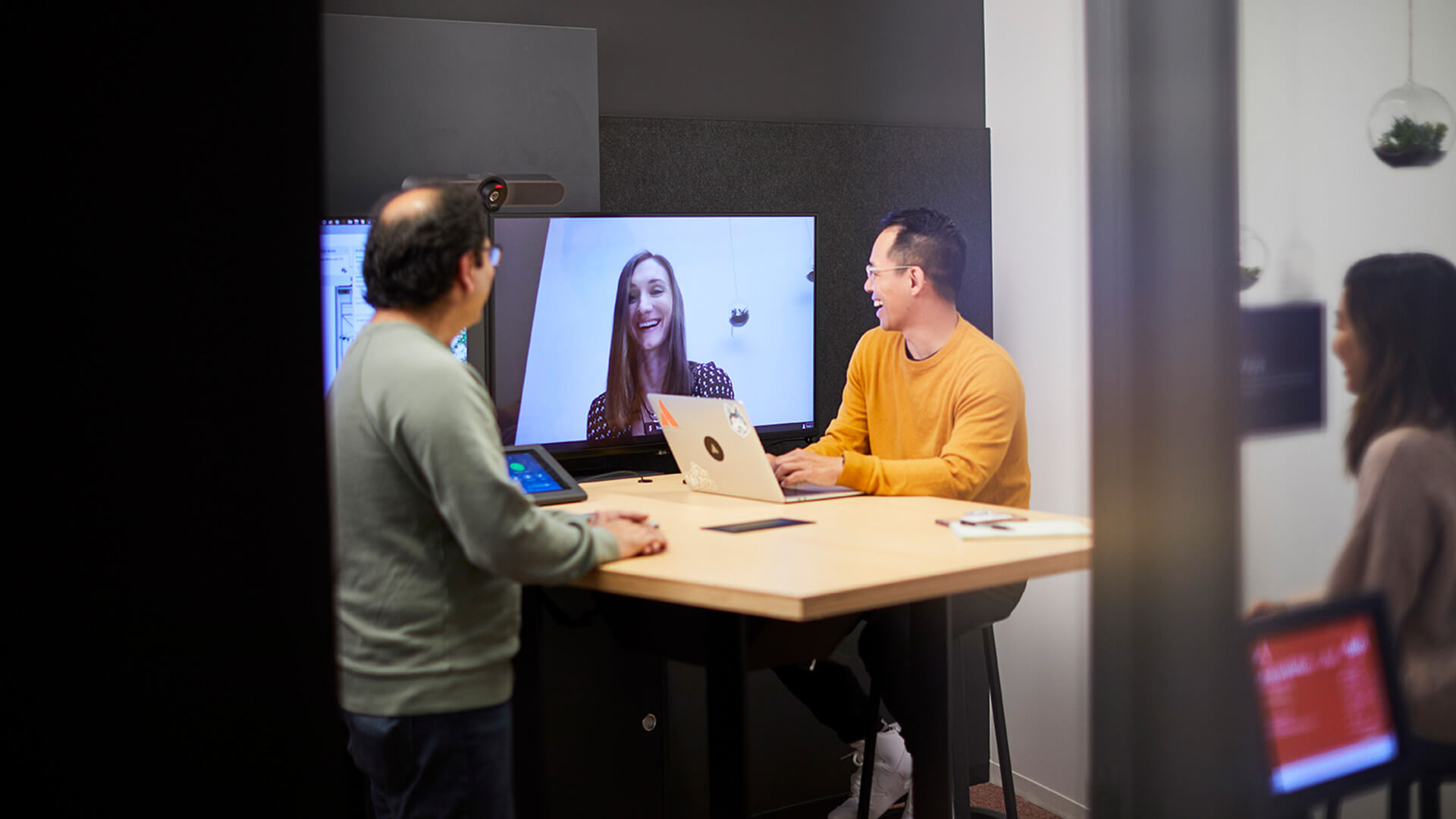 Miembros de un equipo en una videollamada